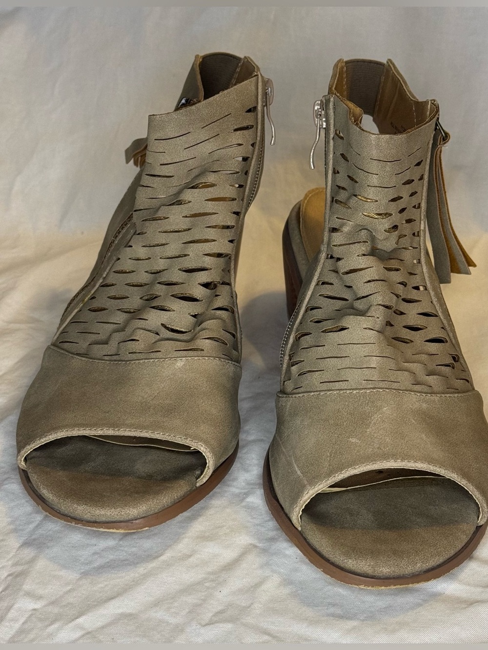 Torrid Size 11W Taupe Woven Peep Toe Block Heel